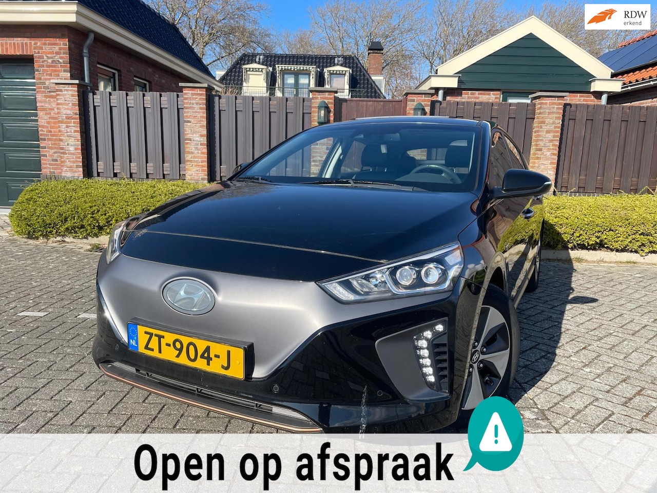 Hyundai IONIQ - Premium EV SCHUIFDAK NAVI CLIMA CRUISE PDC LMV - AutoWereld.nl