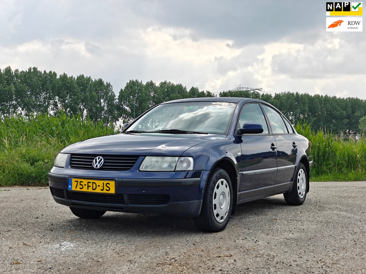 Volkswagen Passat - 1.6 1.6 - AutoWereld.nl
