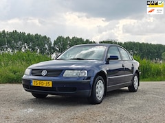 Volkswagen Passat - 1.6