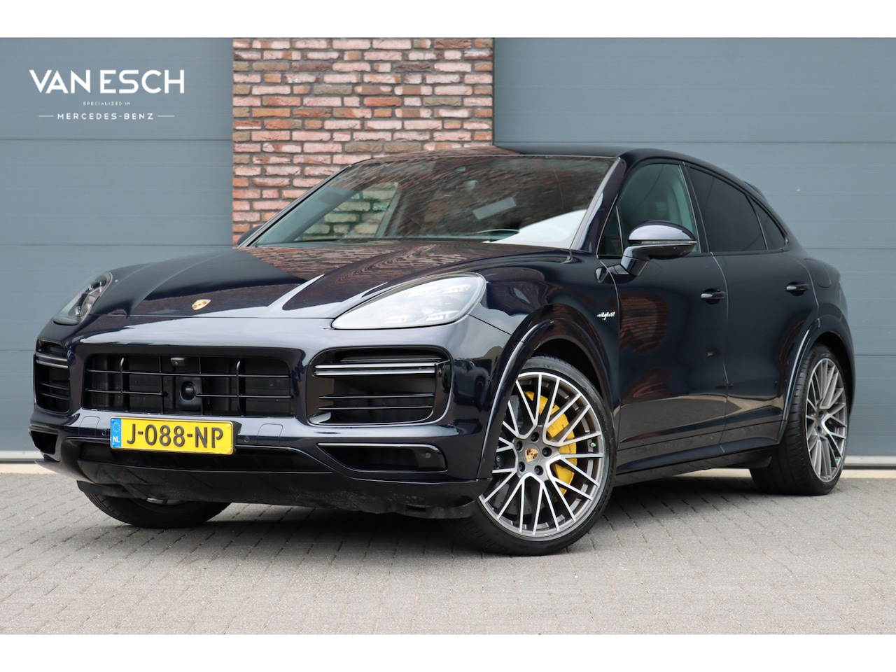 Porsche Cayenne Coupé - 4.0 Turbo S E-Hybrid Aut8 | Achterasbesturing | Keramisch | Panoramadak | PASM | Sport-Des - AutoWereld.nl