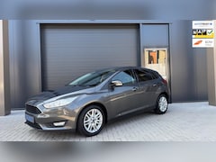 Ford Focus - 125pk Titanium CLIMA | STOELVERWARMING | LAGE KM-STAND | STUURVERWARMING | NAVI | USB | NE
