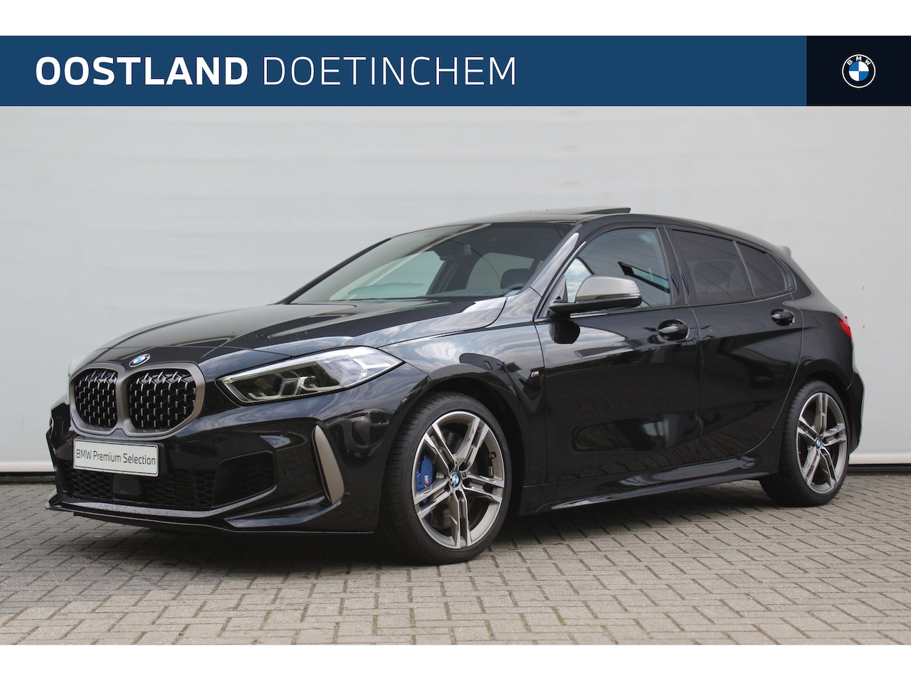 BMW 1-serie - M135i xDrive Automaat / Panoramadak / Active Cruise Control / Comfort Access / Live Cockpi - AutoWereld.nl