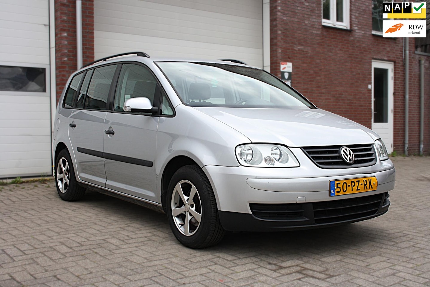 Volkswagen Touran - 1.6-16V FSI Turijn | AIRCO |NAP| Trekhaak | Elektrische ramen | LM Velgen - AutoWereld.nl