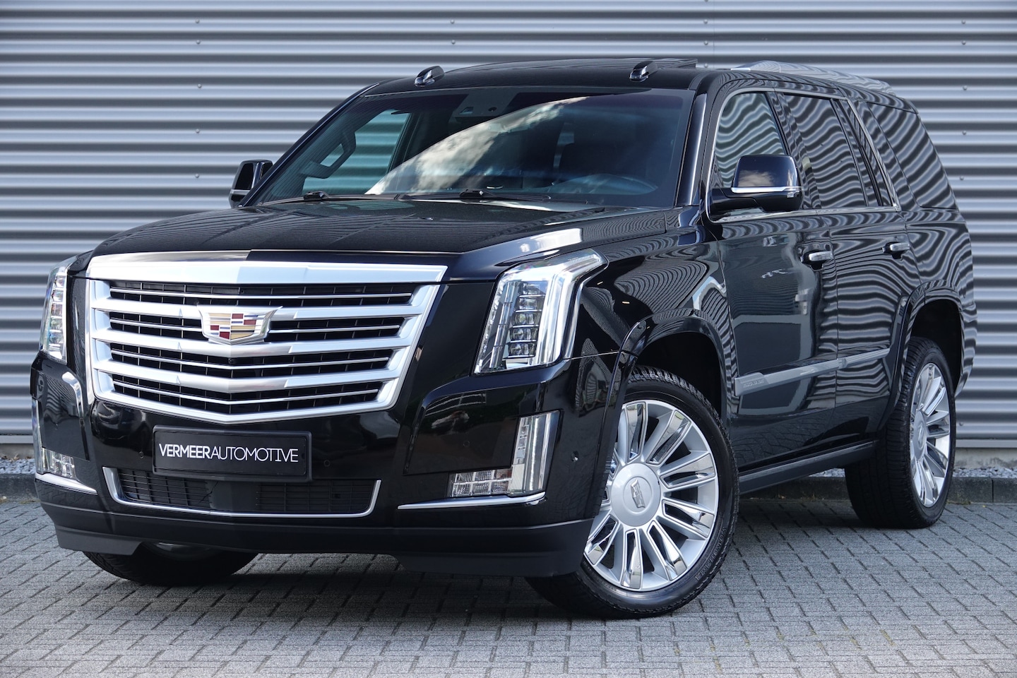 Cadillac Escalade - 6.2 V8 Premium AWD 7 p EU Uitvoering | Dak | HUD | Massage | Bose | Schermen | Ventilatie - AutoWereld.nl