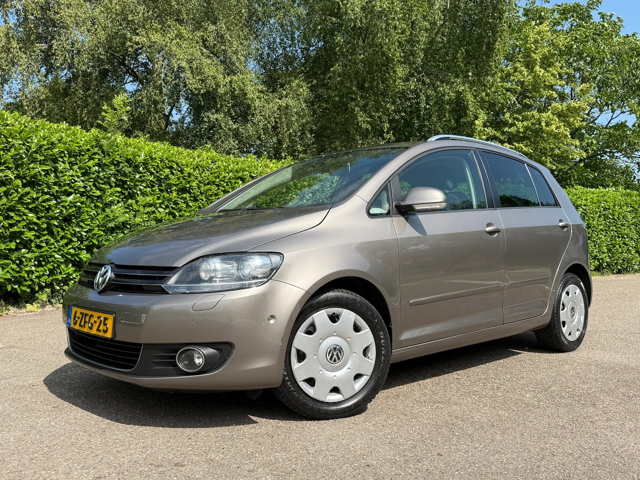 Volkswagen Golf Plus - 1.4 TSI 160 PK Automaat | Camera | Navi | Trekhaak | Stoelverwarming | Clima | Velours | P - AutoWereld.nl