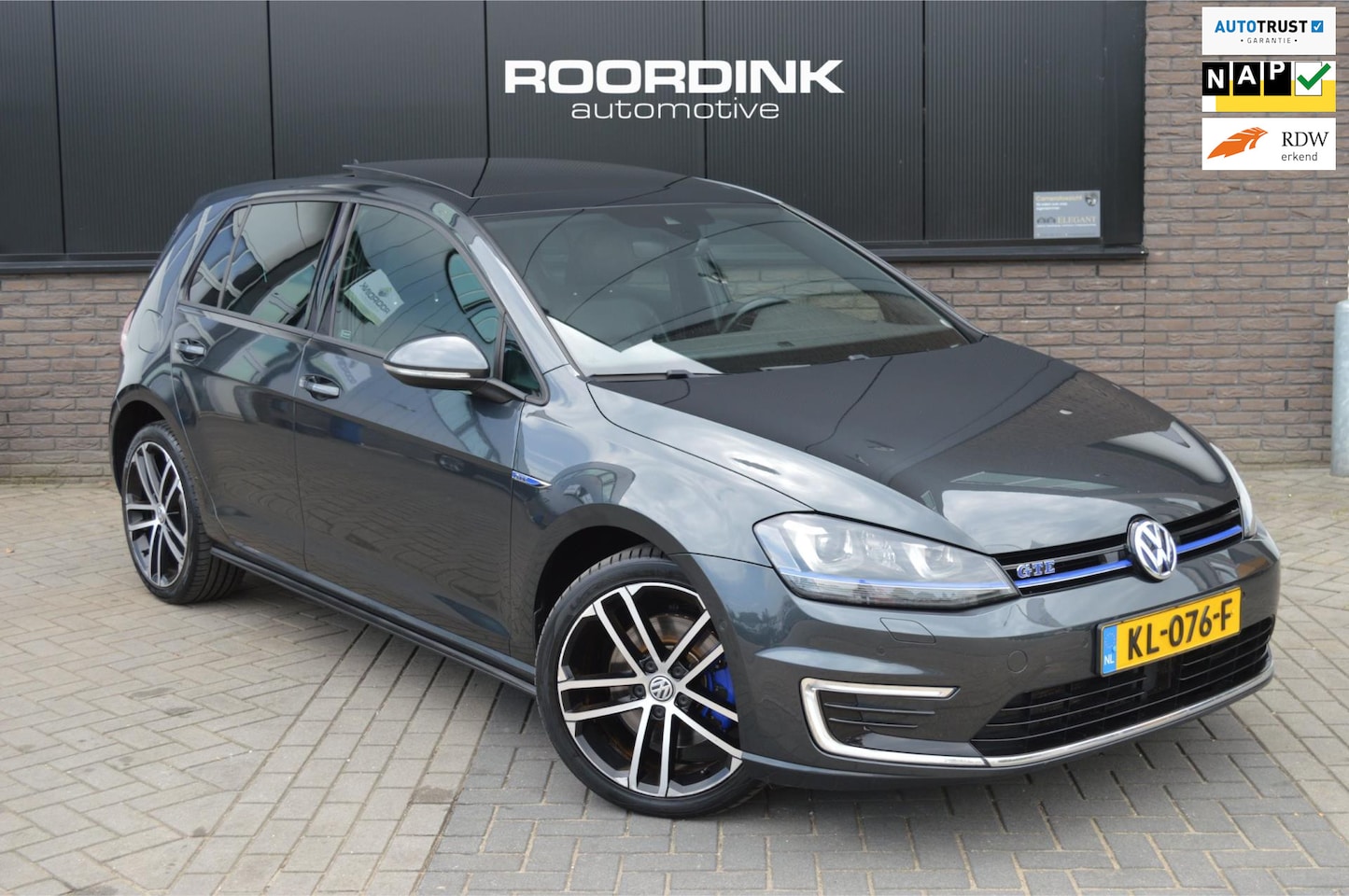 Volkswagen Golf - Leder|Pano|Blind-spot|Full Option - AutoWereld.nl