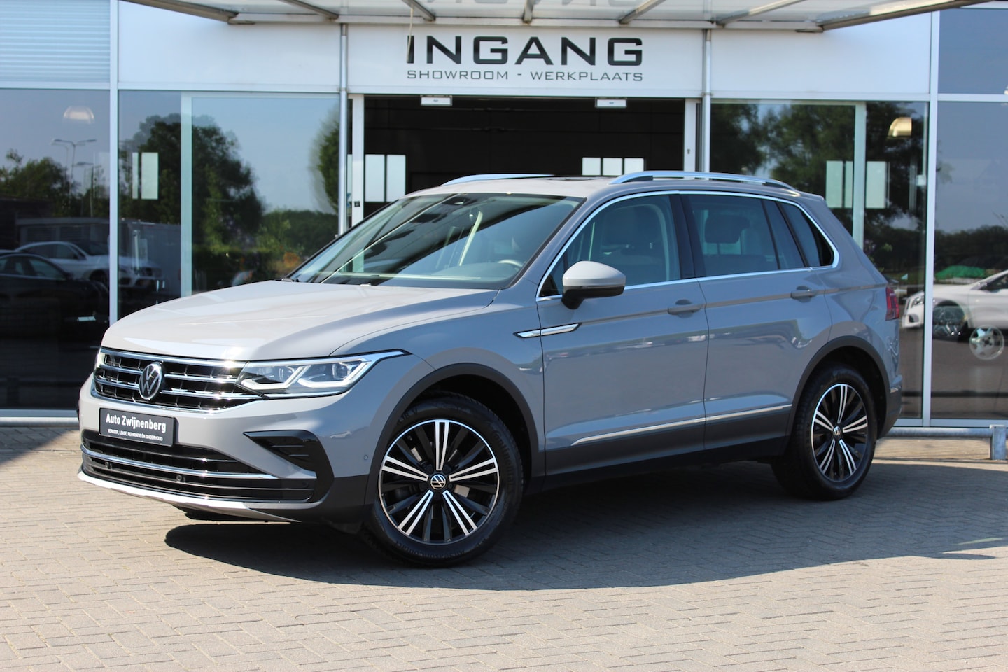 Volkswagen Tiguan - 1.5 TSI Elegance | ACC | Pano | Trekhaak | - AutoWereld.nl