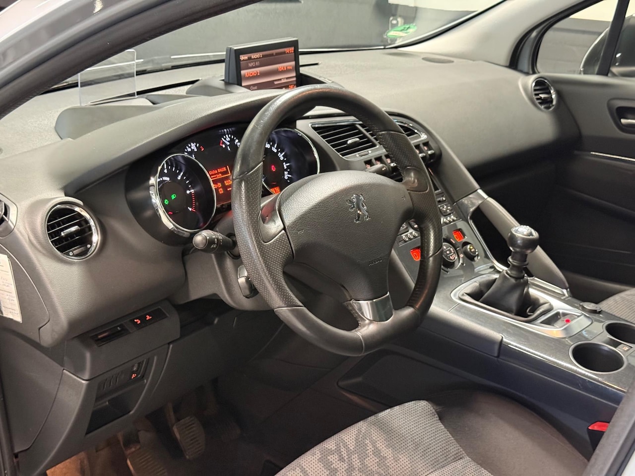 Peugeot 3008 - 1.6T Navi|Pano|Trekhaak|PDC - AutoWereld.nl