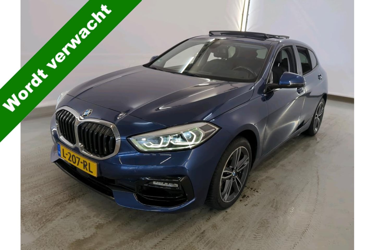 BMW 1-serie - 120i Business Edition Plus NL AUTO | PANO | LEDER | STUURWIEL VERW | - AutoWereld.nl