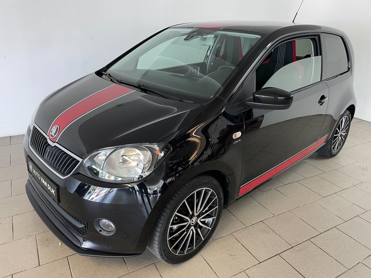 Skoda Citigo - 1.0 Sport 75PK AIRCO NAVI STOELVERW VELGEN SPEC INT ELEK RAMEN CENT VERG MULTI STUUR NIEUW - AutoWereld.nl