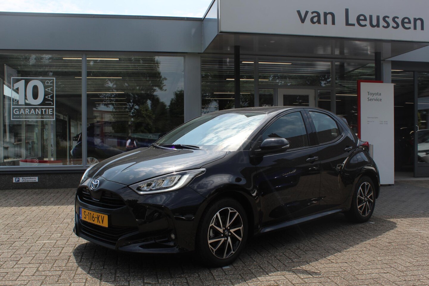 Toyota Yaris - 1.5 HYBRID DYNAMIC 16"LM-VELGEN KEYLESS LED-KOPLAMPEN AD-CRUISE CLIMA CAMERA NL-AUTO - AutoWereld.nl