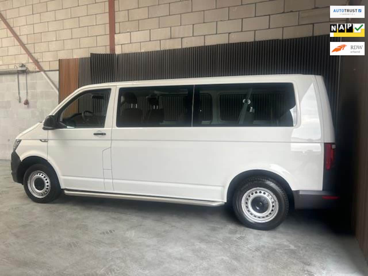 Volkswagen Transporter Kombi - 2.0 TDI L2H1 2.0 TDI L2H1 - AutoWereld.nl