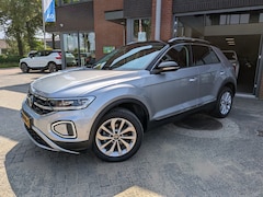 Volkswagen T-Roc - 1.5 TSI Style, Trekhaak, Navi, dig dashboard