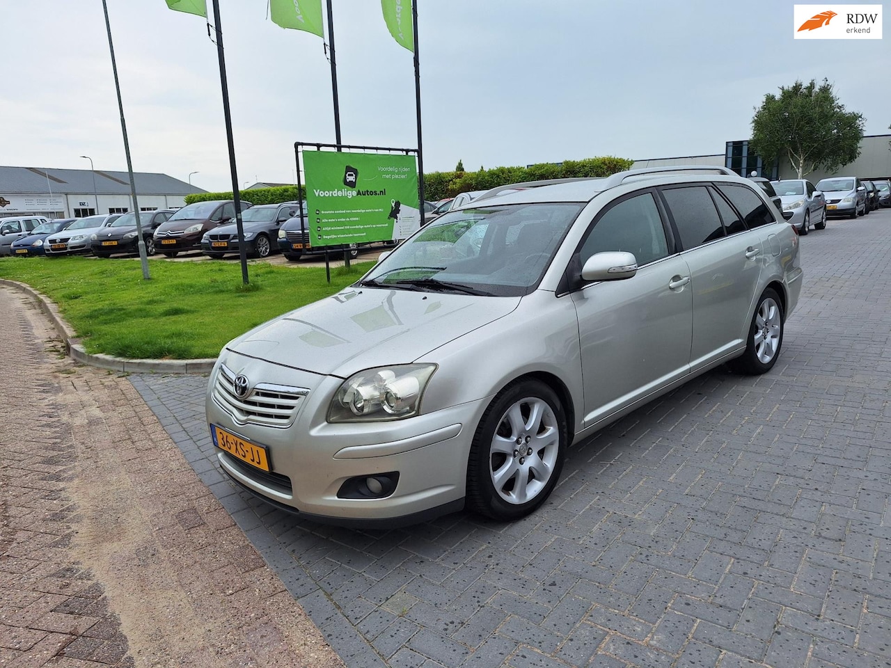 Toyota Avensis Wagon - 2.0 VVTi Executive / Zeer nette auto / APK oktober 2025 - AutoWereld.nl