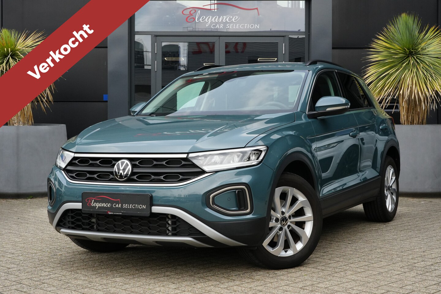 Volkswagen T-Roc - 1.5 TSI Life Business 150pk AppleCarplay/Cruise/ParkAssist - AutoWereld.nl