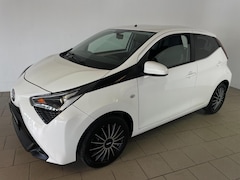 Toyota Aygo - 1.0 VVT-i x-play limited AIRCO LED APPLE CARPLAY BLUETOOTH CAMERA PRIVACY GLAS 1STE EIG NI