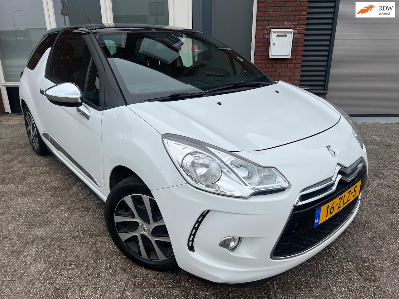 Citroën DS3 - 1.2 VTi So Chic / Navi / PDC / Clima / Cruise / NAP - AutoWereld.nl