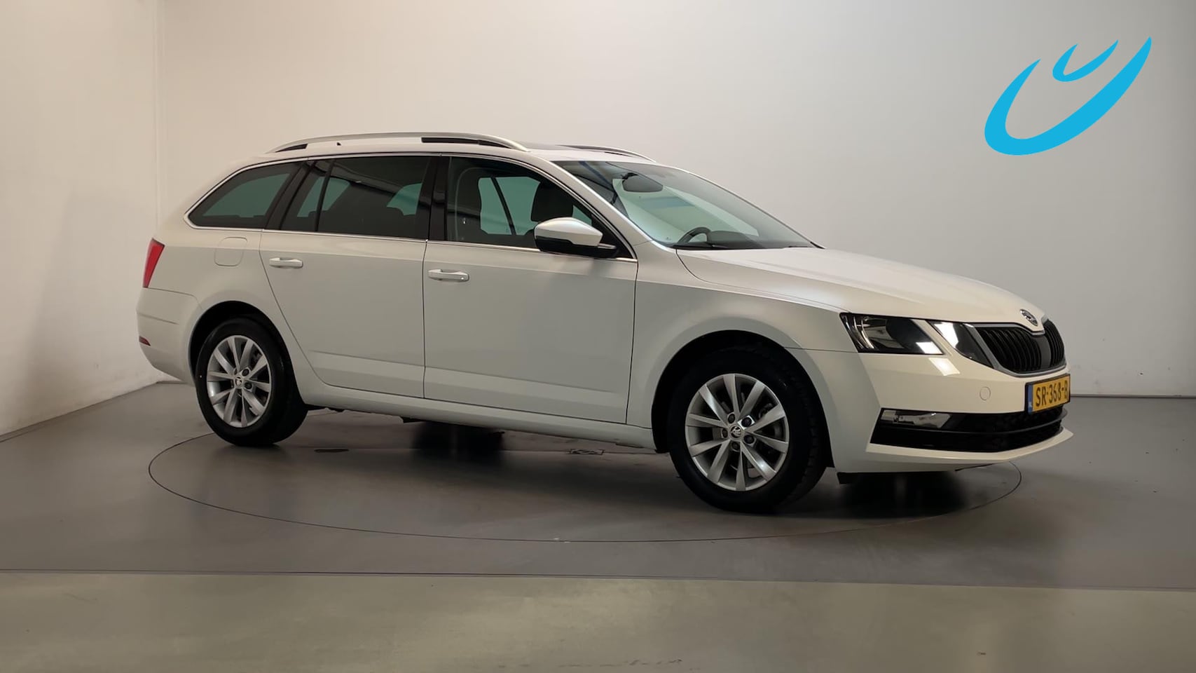 Skoda Octavia Combi - 1.0 TSI 116pk Greentech Ambition Business Panoramdak Leder-Stof Navigatie Parkeersensoren - AutoWereld.nl