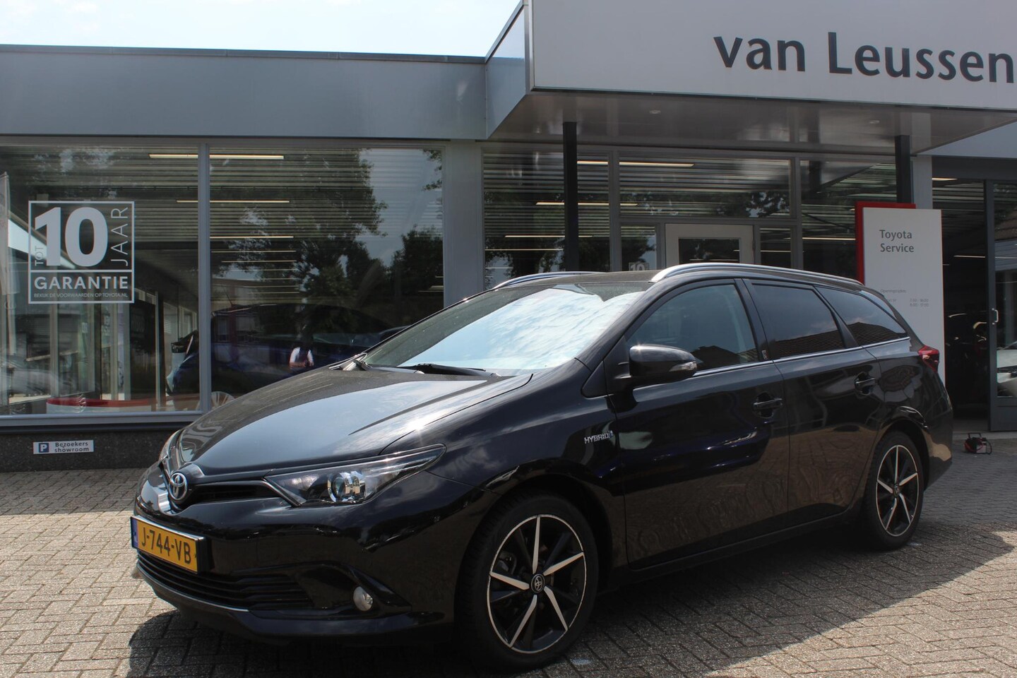 Toyota Auris Touring Sports - 1.8 HYBRID DYNAMIC KEYLESS STOELVERW. ALL-SEASON NAVI DAB CRUISE CAMERA CLIMA - AutoWereld.nl