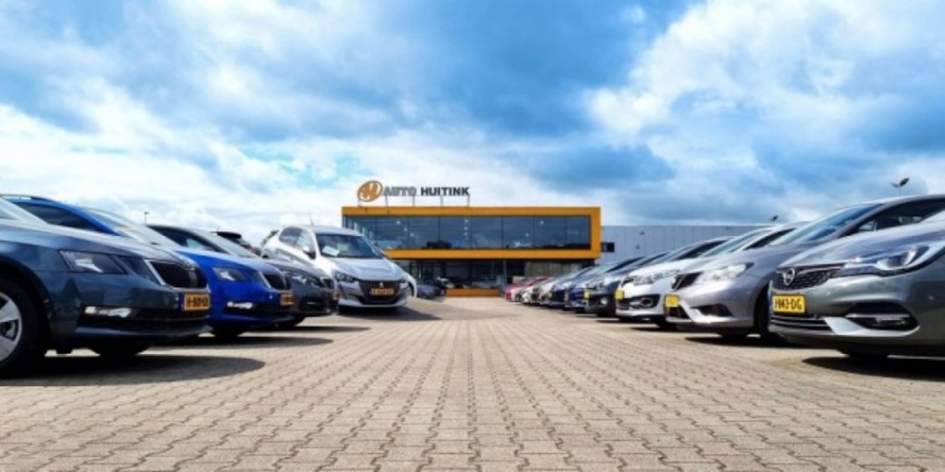 Volvo V60 - 1.6 T3 Momentum - Navi - Schuifdak - trekhaak - AutoWereld.nl