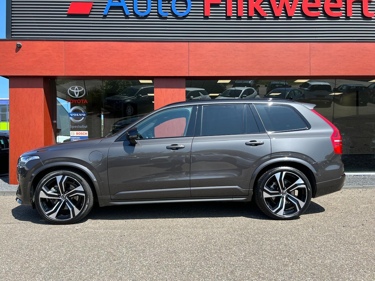 Volvo XC90 - 2.0 T8 Plug-in hybrid AWD Ultimate Dark | Luchtvering | Bowers & Wilkins Audio | Trekhaak - AutoWereld.nl