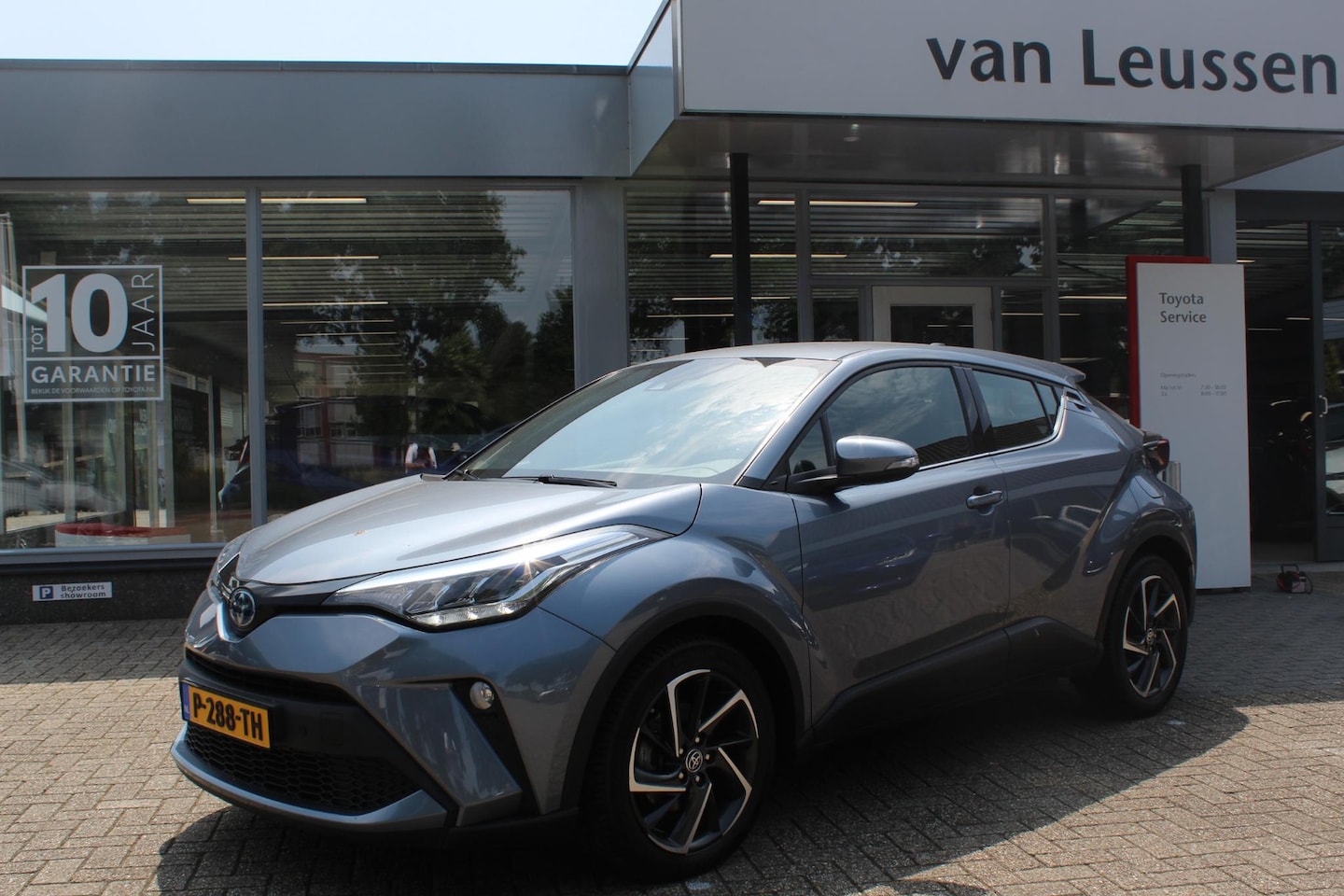 Toyota C-HR - 2.0 HYBRID 184PK DYNAMIC LED KEYLESS 18"LM-VELGEN PARKSENSOREN V+A APPLE/ANDROID AD-CRUISE - AutoWereld.nl