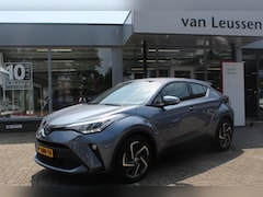 Toyota C-HR - 2.0 HYBRID 184PK DYNAMIC LED KEYLESS 18"LM-VELGEN PARKSENSOREN V+A APPLE/ANDROID AD-CRUISE