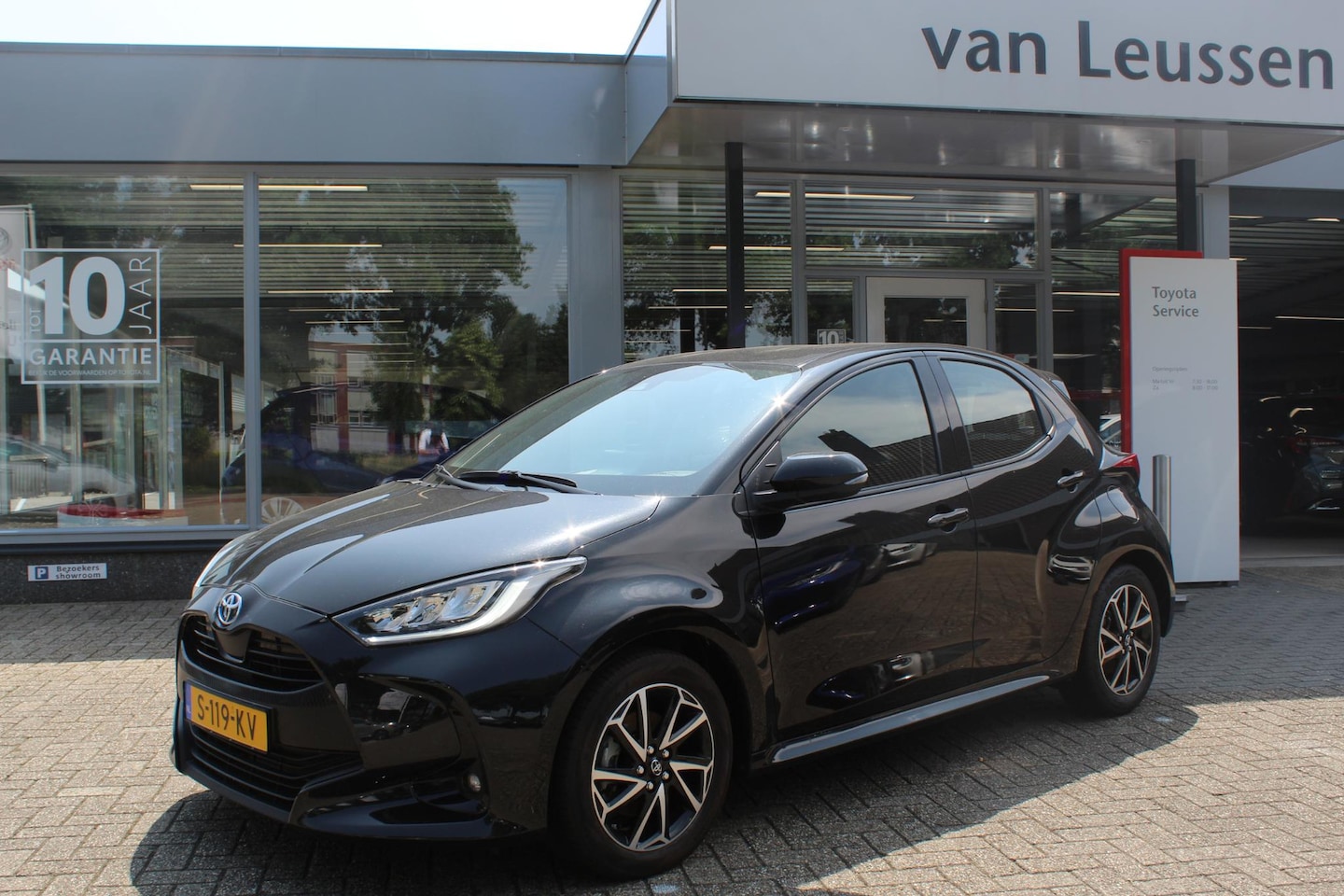 Toyota Yaris - 1.5 HYBRID DYNAMIC APPLE/ANDROID LED-PAKKET KEYLESS CAMERA 16"LM-VELGEN NL-AUTO - AutoWereld.nl