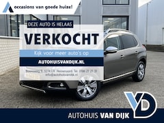 Peugeot 2008 - 1.2 PureTech Allure | Pano-Dak/Trekh./Full Map Navi/Privacy Glass/Clima/Cruise