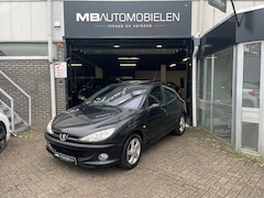 Peugeot 206 - 1.6-16V Gentry/Zwart/5 Deurs/Airco/APK/NAP/Trekhaak