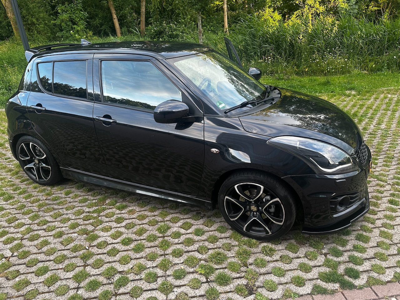 Suzuki Swift - 1.2 Exclusive EASSS Winterbandenset, Sportpakket, Apple Carplay, Android auto. Climate control, Cruise control - AutoWereld.nl