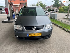Volkswagen Touran - 2.0-16V FSI Highline