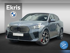 BMW iX2 - eDrive20 M Sportpakket Pro 20'' / Panoramadak / Trekhaak / Head-Up Display / Driving Assis