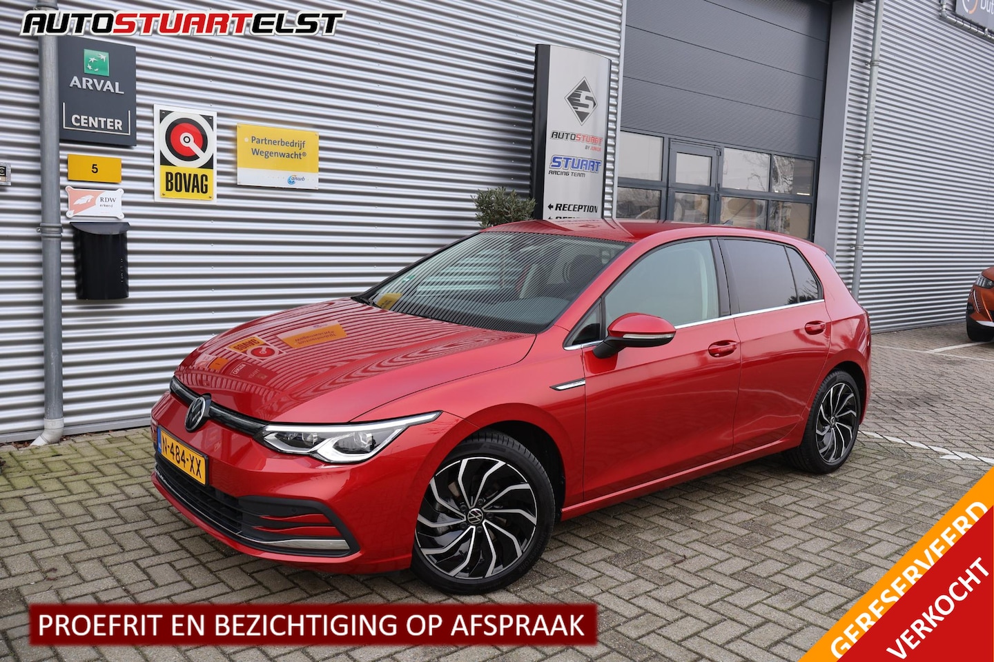 Volkswagen Golf - 1.5 R-Line Style |150PK |PDC |Camera |Stuur+Stoelverwarming |Carplay | IQ-Light Camera Mat - AutoWereld.nl