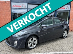 Toyota Prius - 1.8 Dynamic Automaat / Keyless / Camera / Head Up Display / Navigatie / 17" LM velgen / Bl