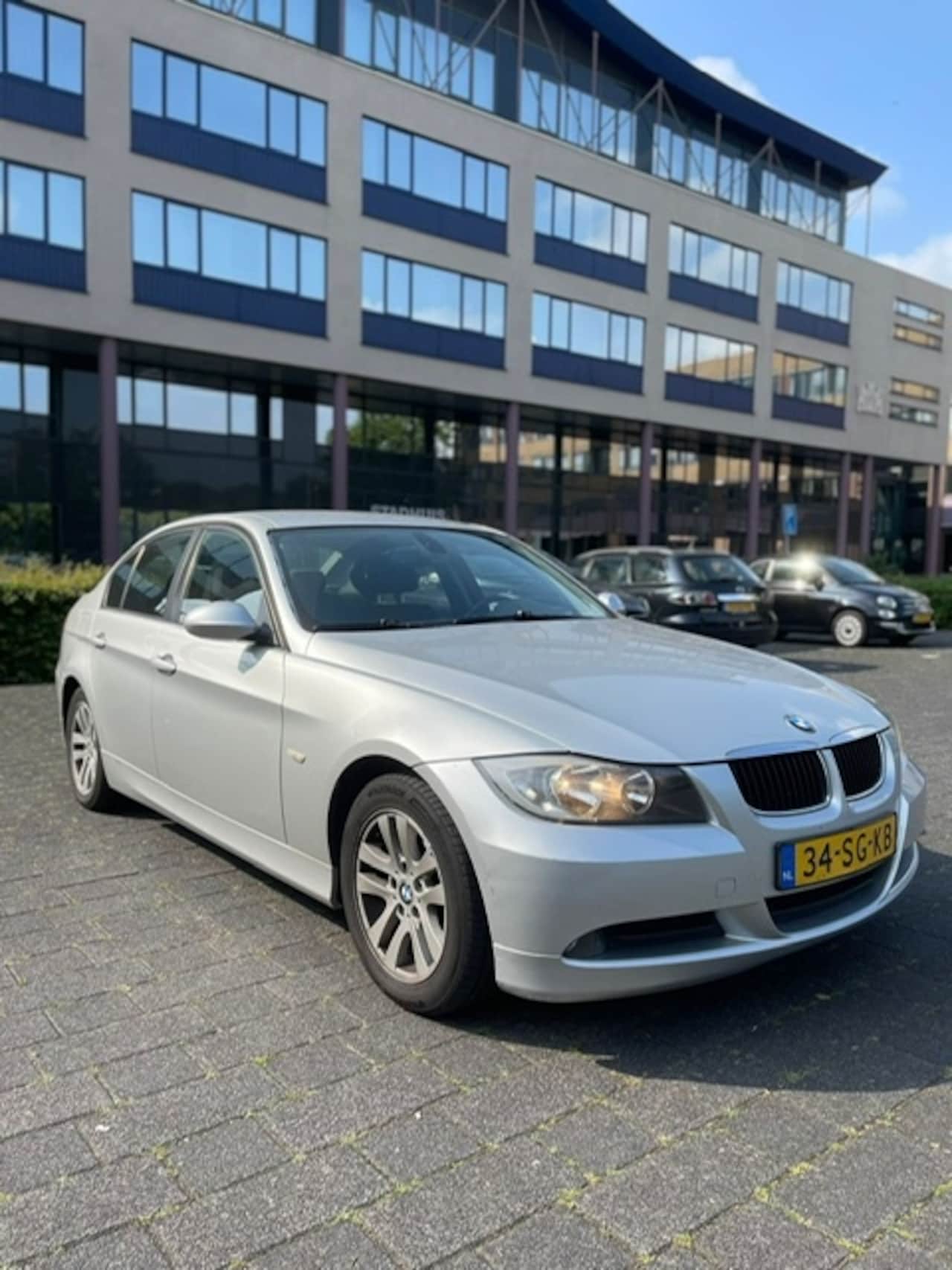 BMW 3-serie - 318i 129PK Automaat Sedan Dynamic Executive - AutoWereld.nl