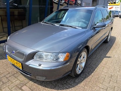 Volvo V70 - 2.5T Summum Automaat LEER / NAVI / TREKHAAK