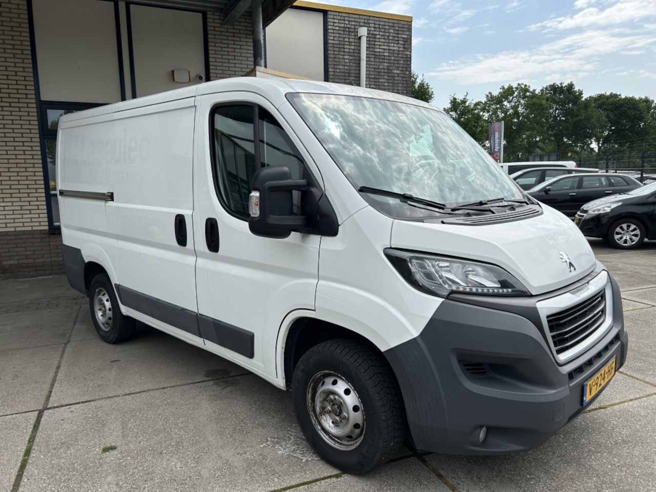 Peugeot Boxer - 330 2.0 HDI L1H1 NAVI EURO 6 - AutoWereld.nl