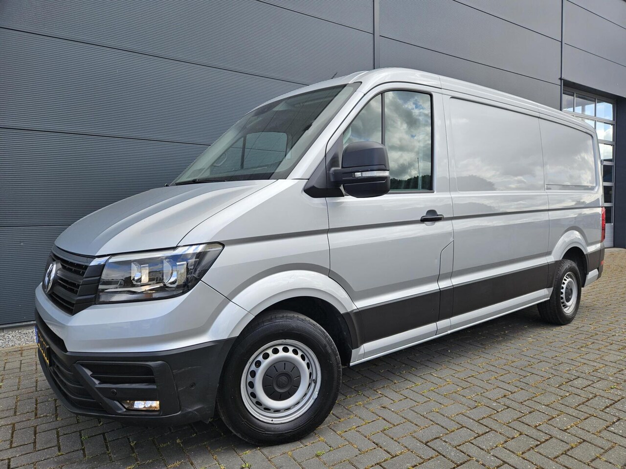 Volkswagen Crafter - 2.0 TDI L3H2 Airco navi leer automaat 140 Pk - AutoWereld.nl