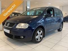 Volkswagen Touran - 2.0-16V FSI Highline