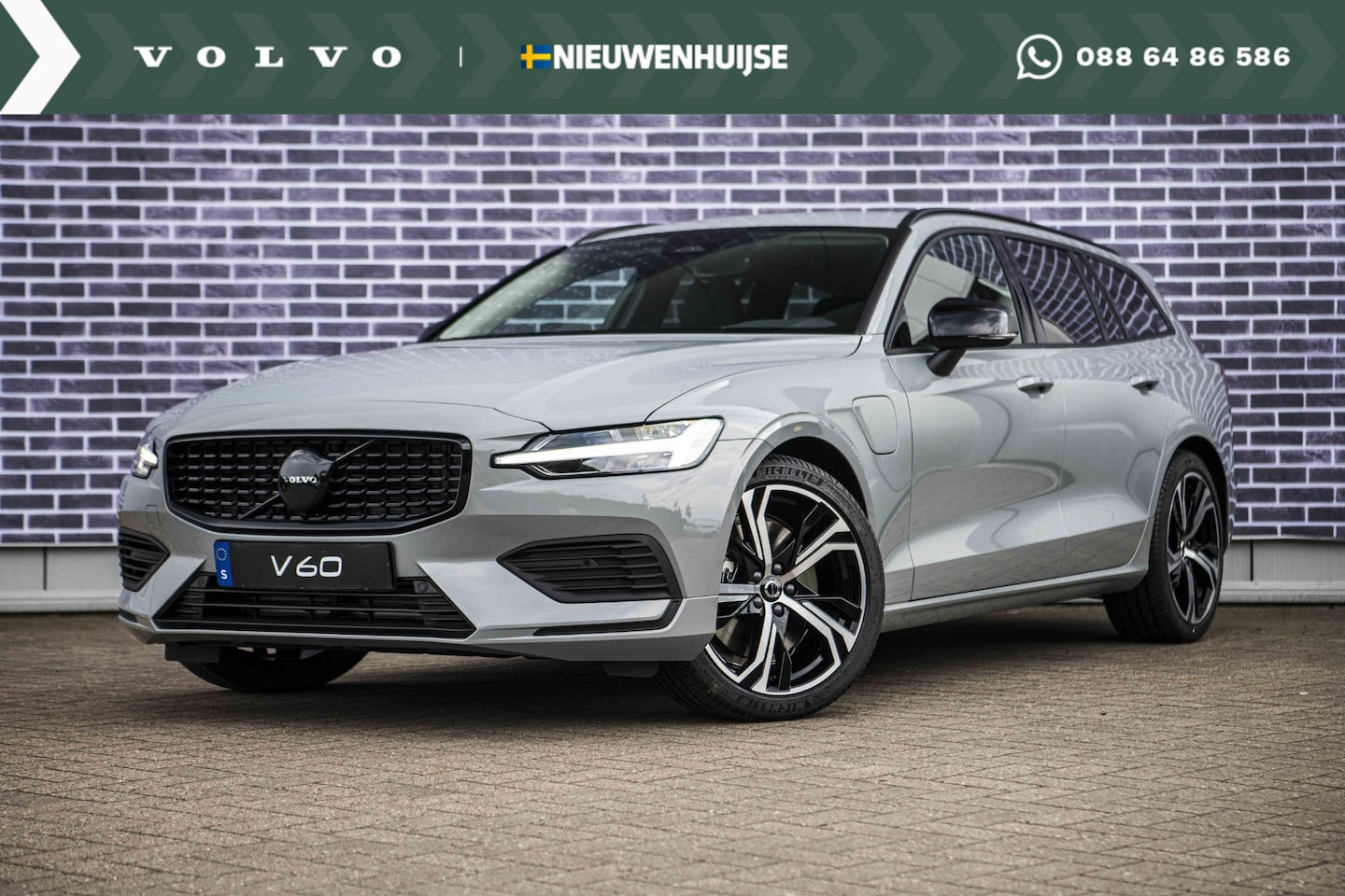 Volvo V60 - 2.0 T6 Plug-in hybrid AWD Essential | Driver Assist | Climate | Donker Glas | 19" | Park A - AutoWereld.nl