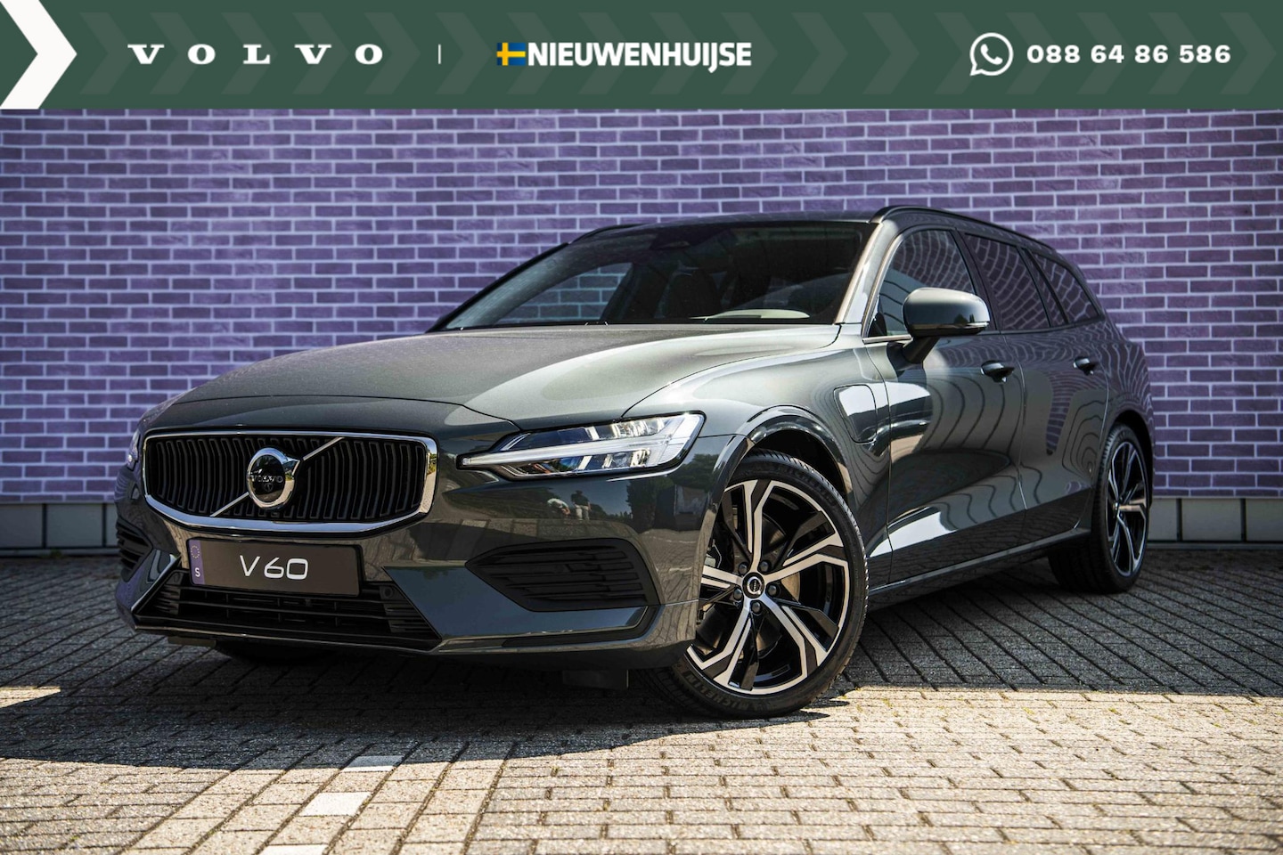 Volvo V60 - 2.0 T6 Plug-in hybrid AWD Essential | Climate | Driver Assist | Leder| getint glas | 19" | - AutoWereld.nl