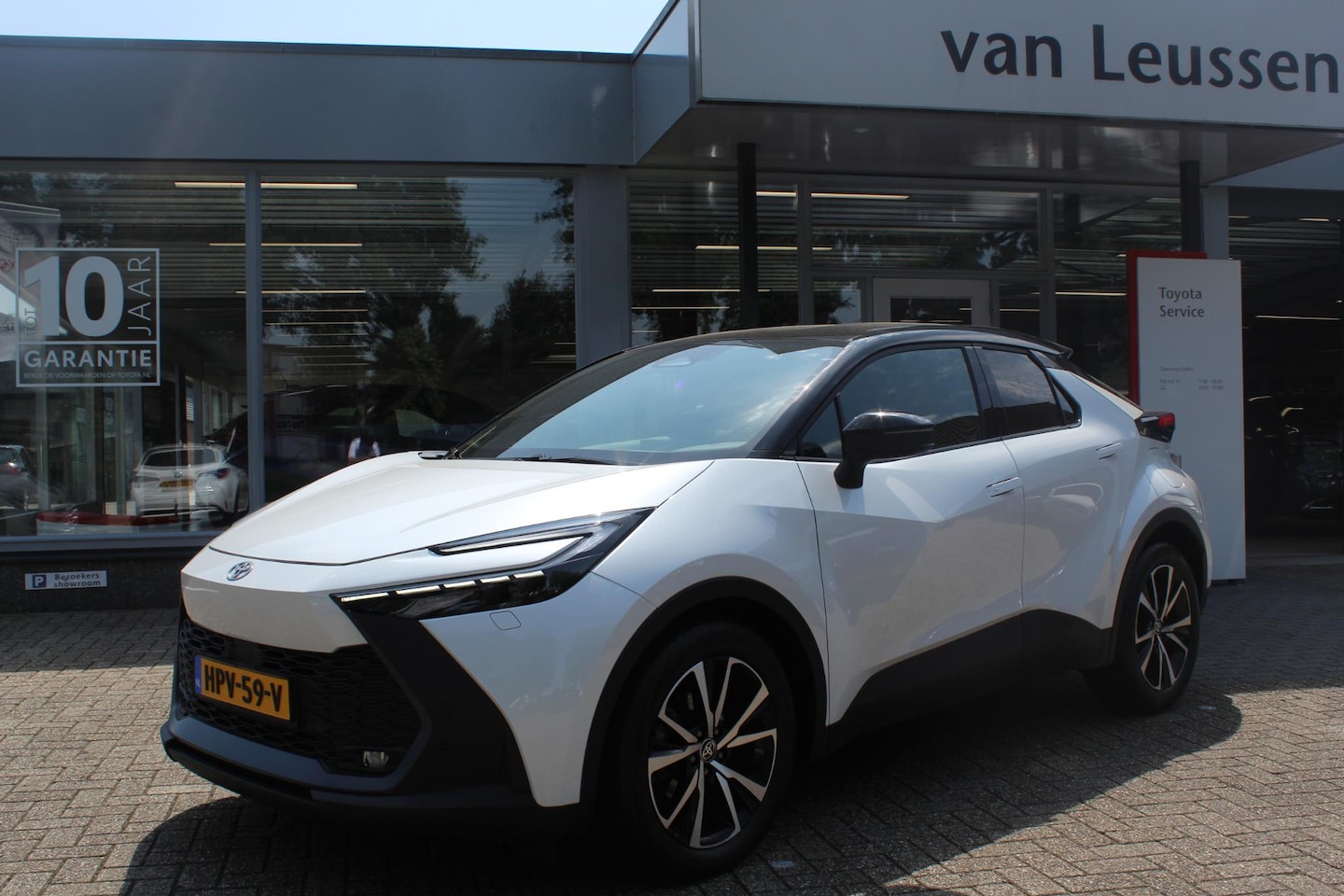 Toyota C-HR - 1.8 HYBRID 140 DYNAMIC BI-TONE EL-A.KLEP STUUR STOEL&WISSERVERW. 18"LM-VELGEN SENSOREN V+A - AutoWereld.nl