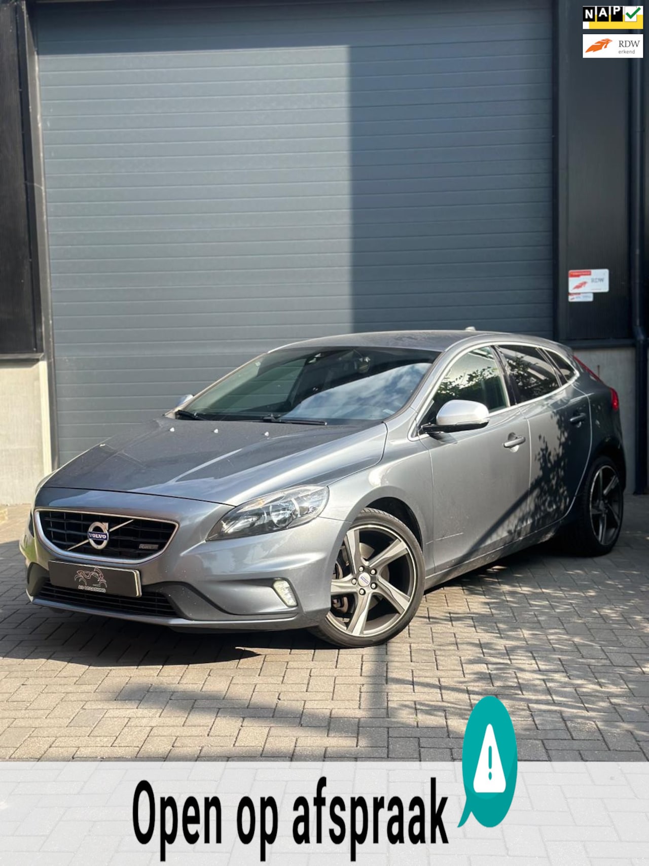 Volvo V40 - 2.0 D4 R-Design Business 190PK - Airco - Cruise - AutoWereld.nl