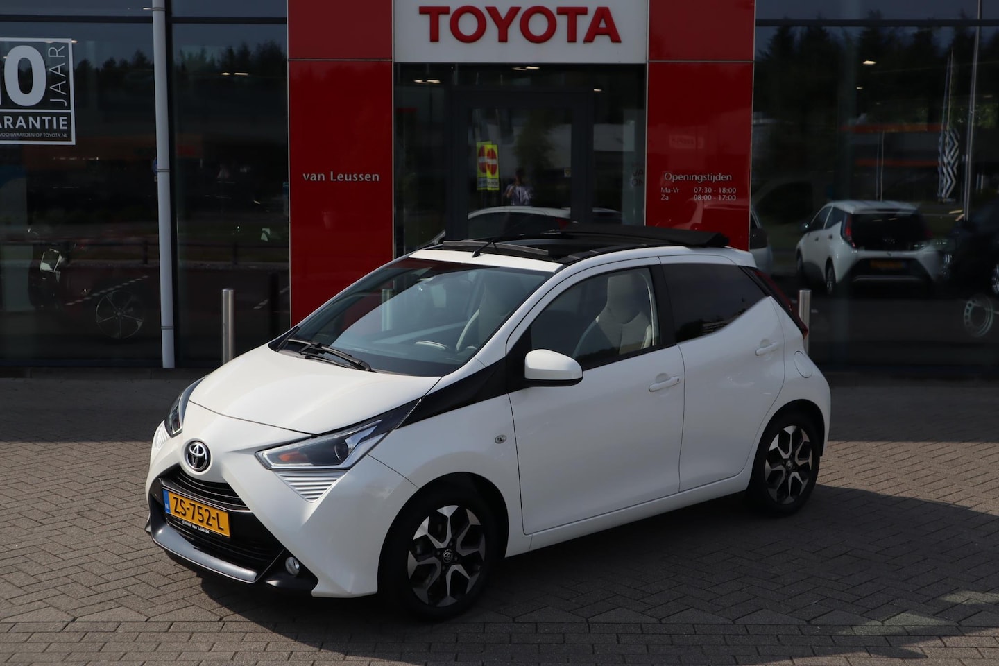 Toyota Aygo X - X-JOY CABRIO AUTOMAAT LM-VELGEN CLIMA PRIVACY-GLASS LED-DAGRIJ APPLE/ANDROID CAMERA NL-AUT - AutoWereld.nl
