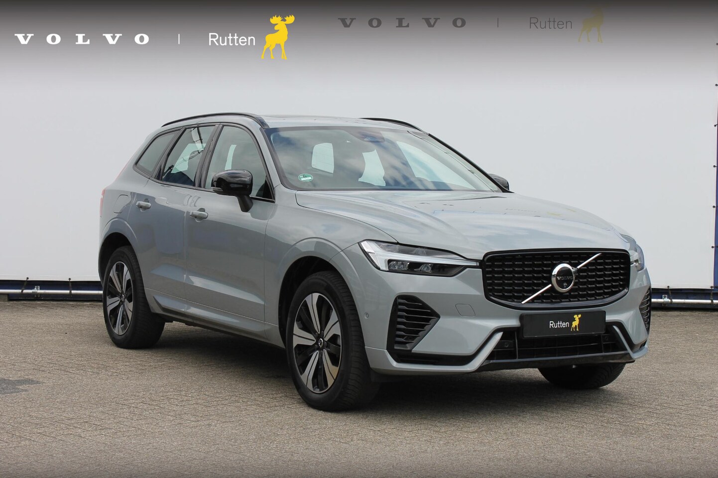Volvo XC60 - T6 350PK Plug-in hybrid AWD Plus Dark Long Range / Semi elektrisch wegklapbare trekhaak / - AutoWereld.nl