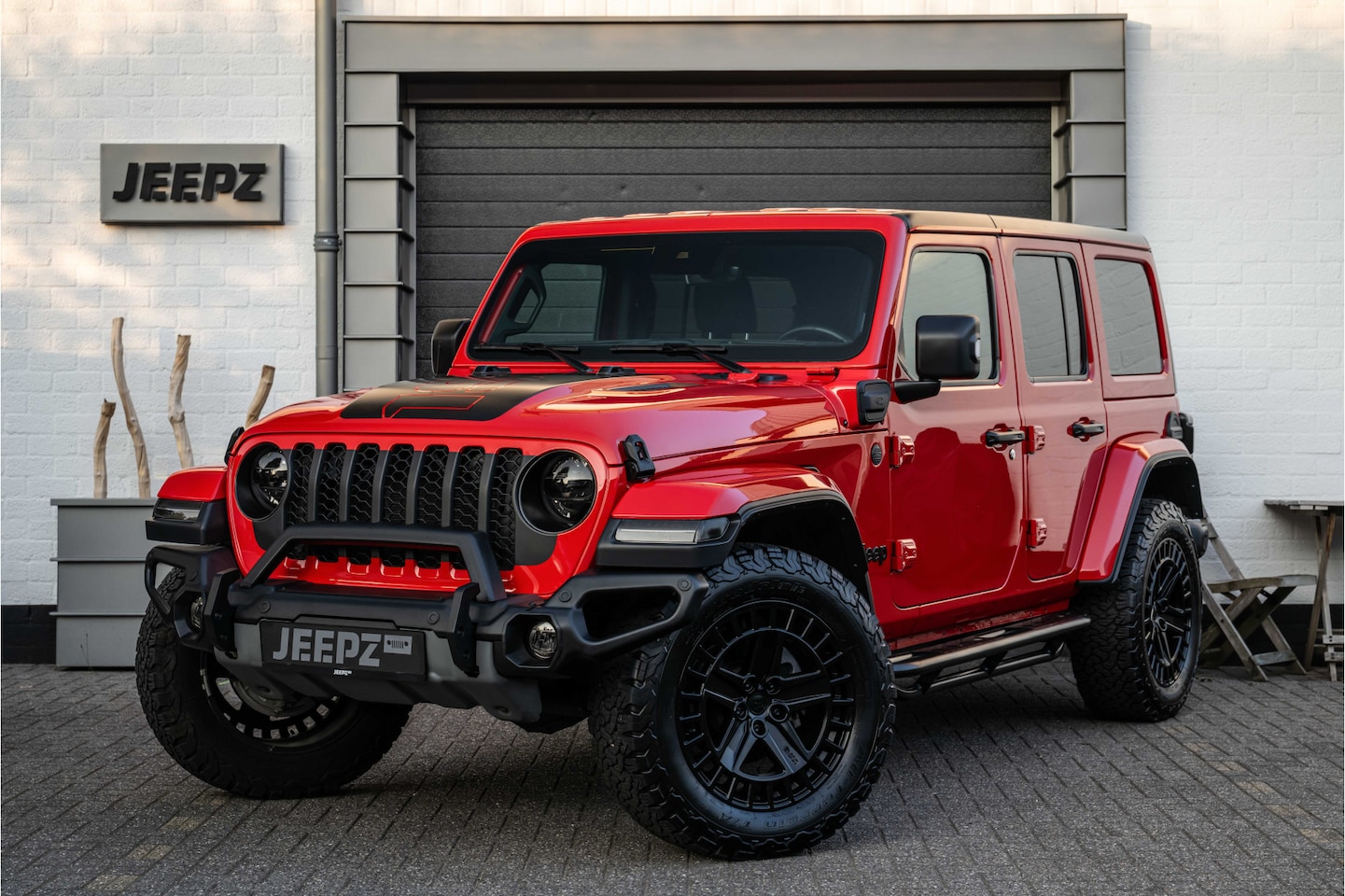 Jeep Wrangler Unlimited - 4xe 380 Sahara - 20" Lmv - Ofd Bumpers - Side bars - AutoWereld.nl