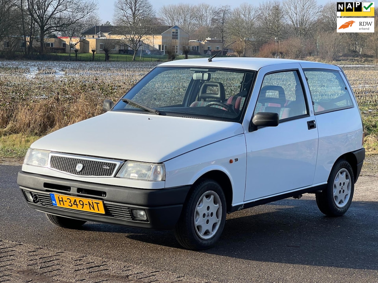 Lancia Y 10 - 1.1 i.e.nt NIEUWSTAAT/ APK 03-01-2025/AIRCO - AutoWereld.nl