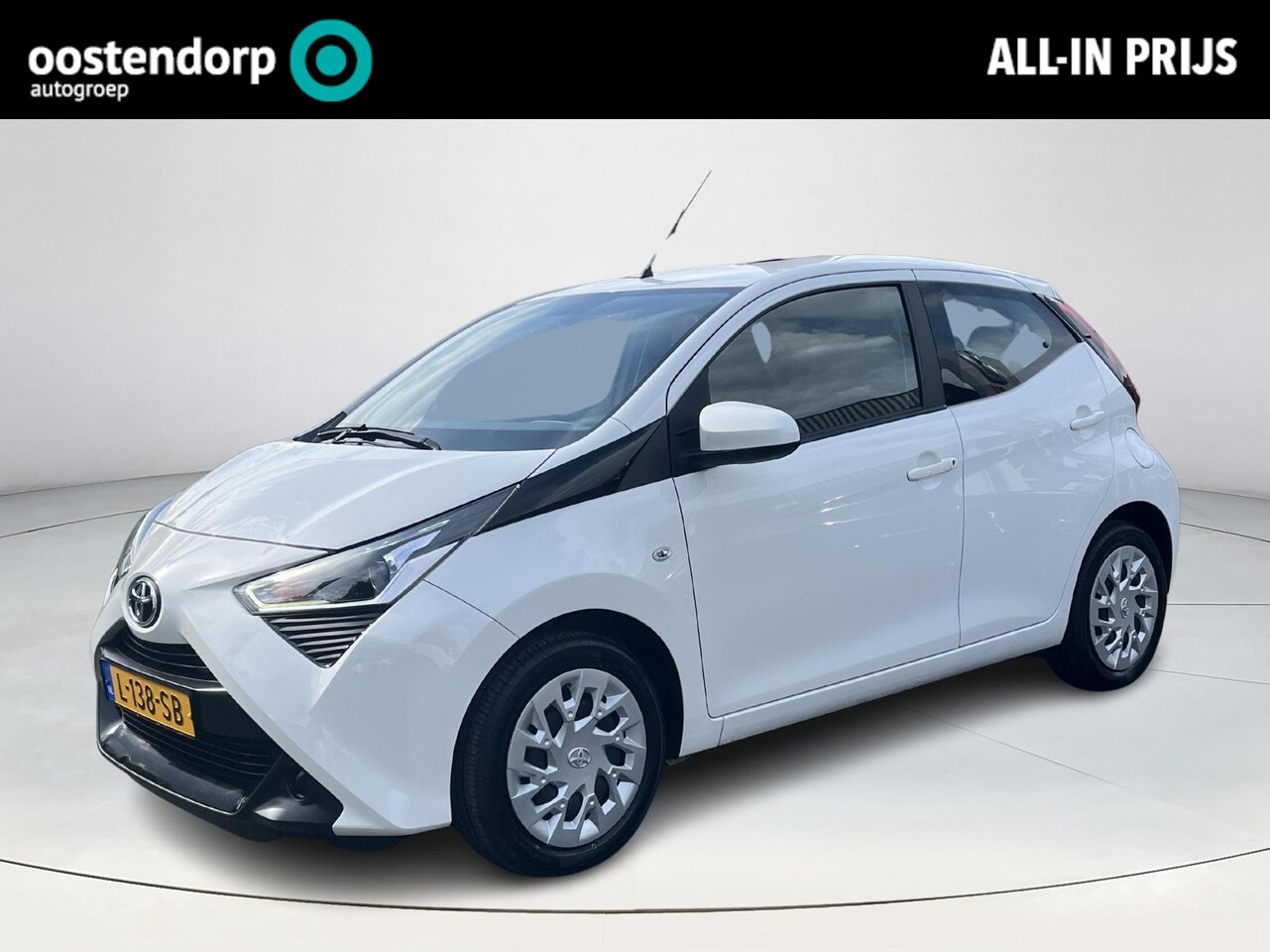 Toyota Aygo - 1.0 VVT-i x-play | 5 deurs | Carplay | Airconditioning | Parkeercamera | Elektrische buite - AutoWereld.nl