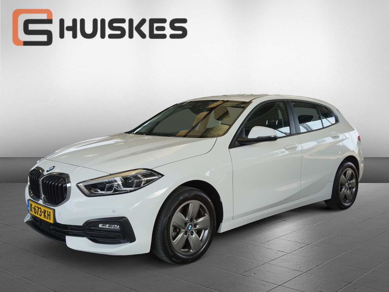 BMW 1-serie - 118i Executive Edition Automaat | Navi | Cruise | Apple Carplay - AutoWereld.nl